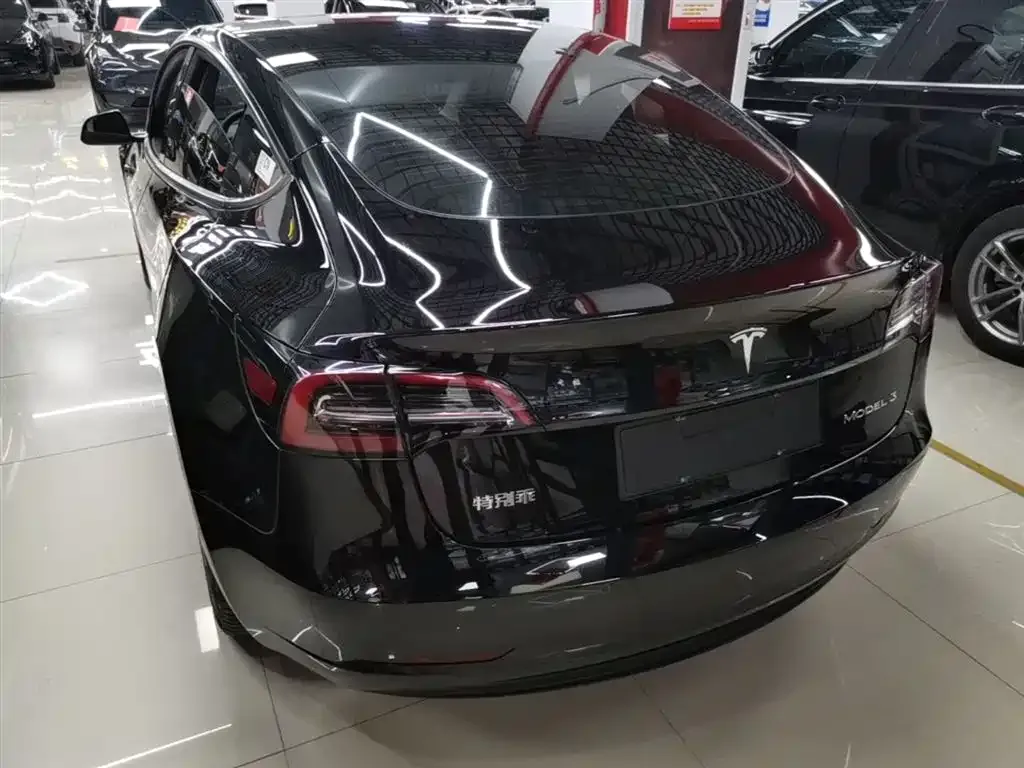 Tesla Model 3 — фото 5