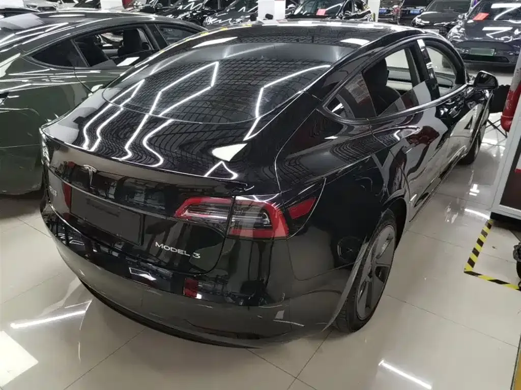 Tesla Model 3 — фото 10