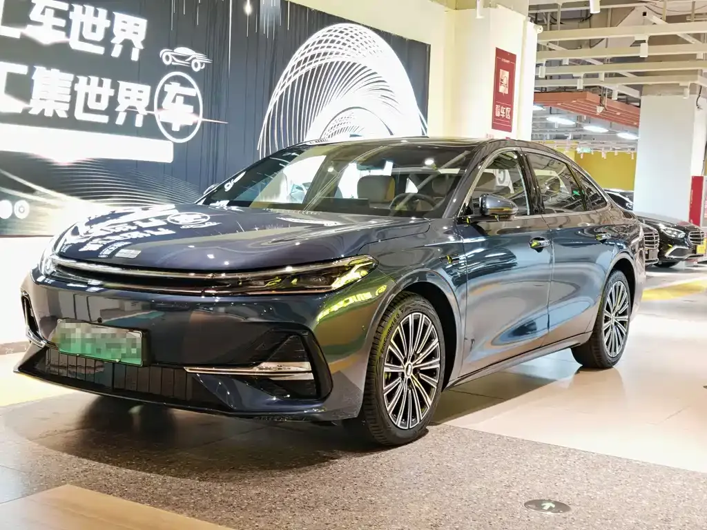 Geely Galaxy A7 — фото 1