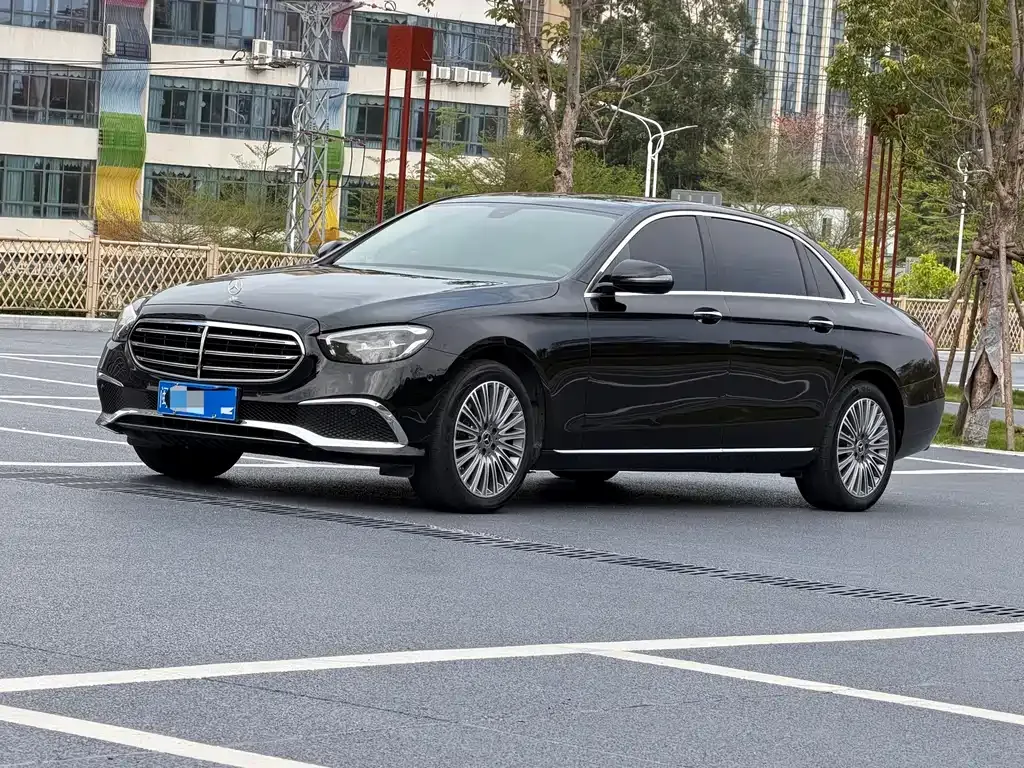 Mercedes-Benz E-Class — фото 1