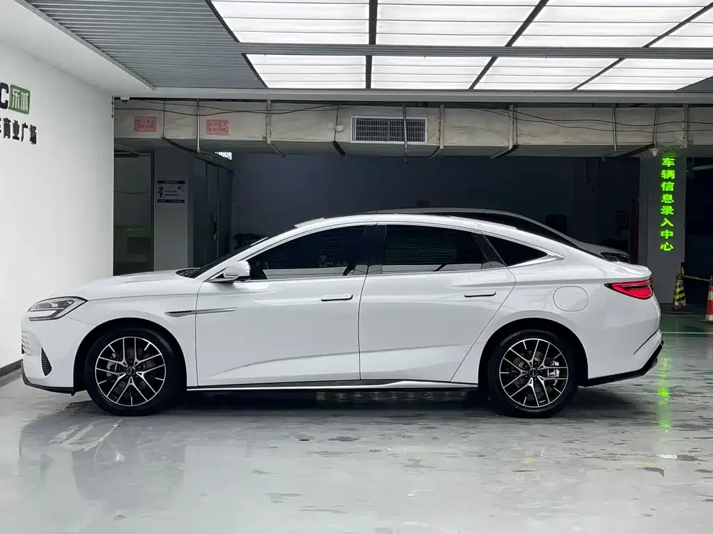 BYD Seal — фото 10