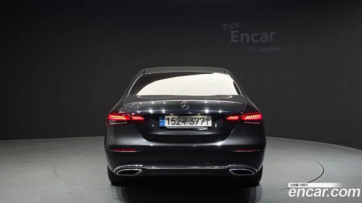 Mercedes-Benz E-Class — фото 2