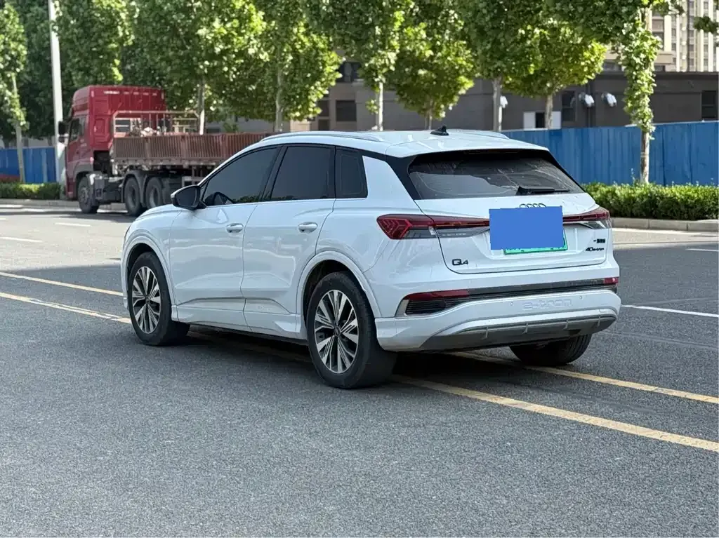 Audi Q4 e-tron — фото 4