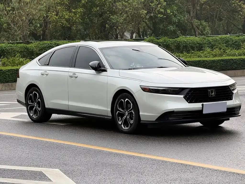 Honda Accord — фото 10