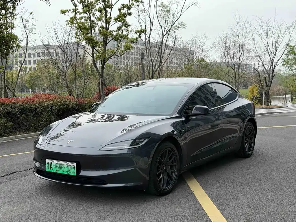 Tesla Model 3 — фото 1