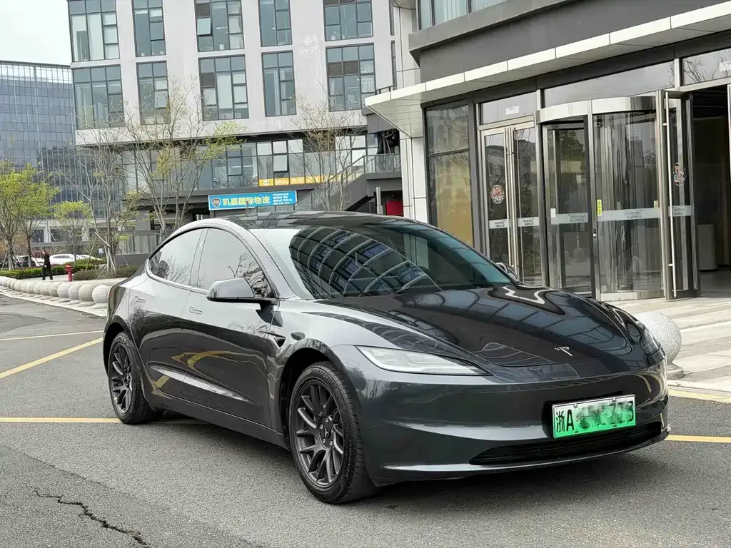 Tesla Model 3 — фото 8
