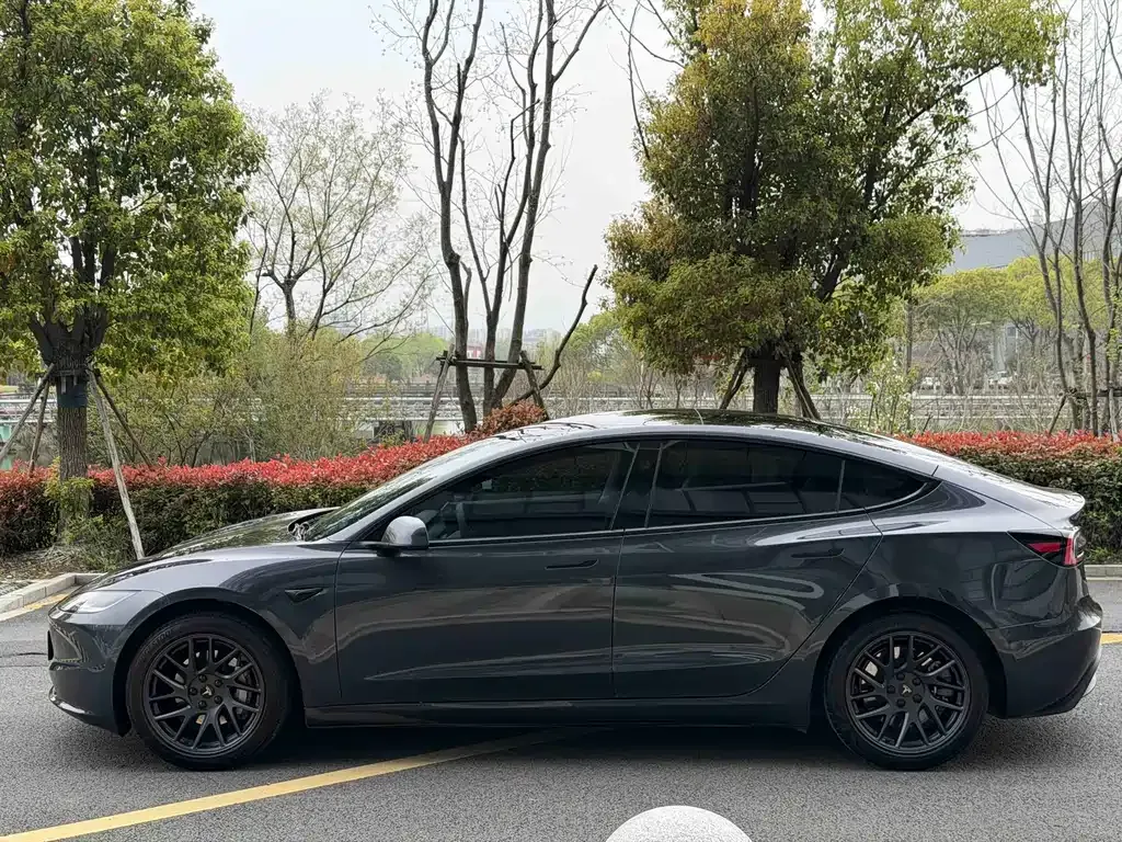 Tesla Model 3 — фото 10