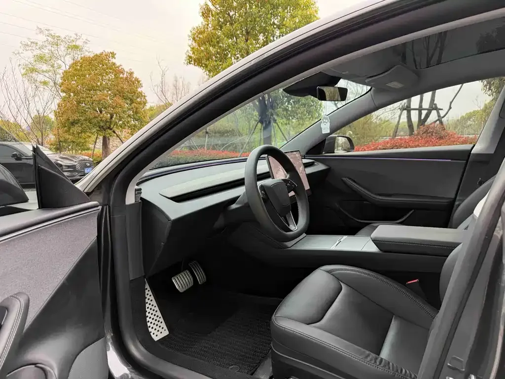 Tesla Model 3 — фото 9