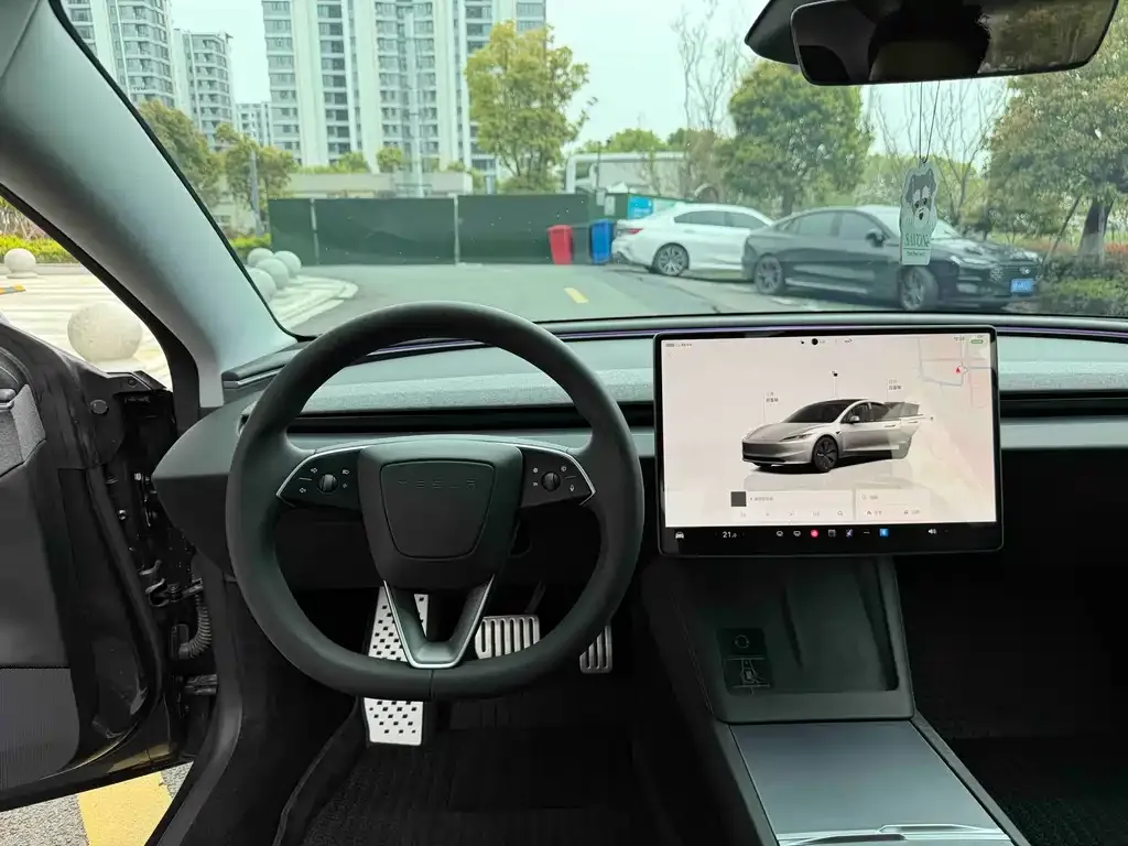Tesla Model 3 — фото 3
