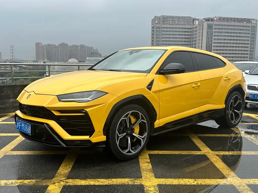 Lamborghini Urus — фото 1