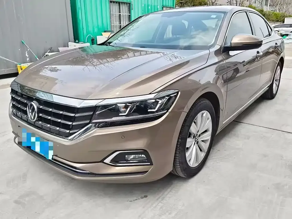 Volkswagen Passat — фото 1