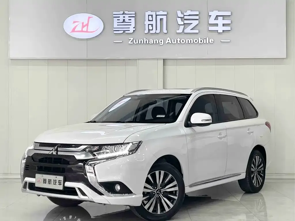 Mitsubishi Outlander — фото 1