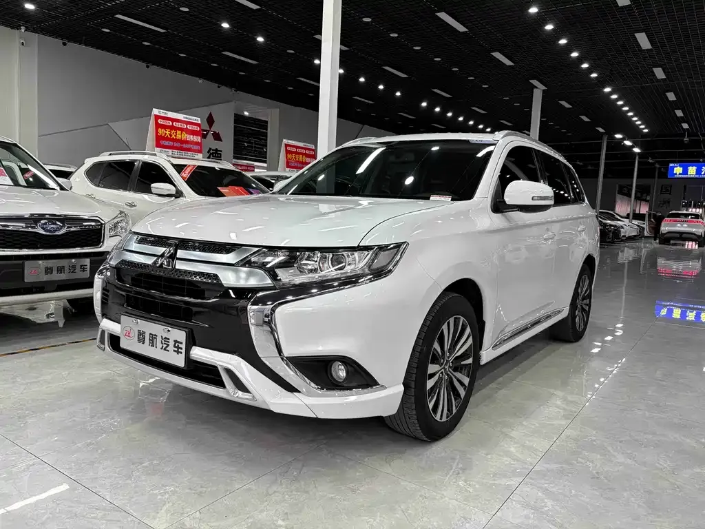 Mitsubishi Outlander — фото 9