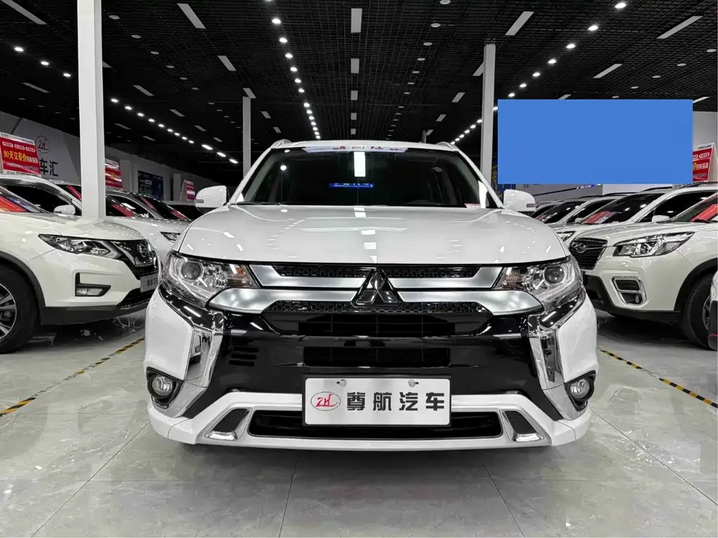 Mitsubishi Outlander — фото 3