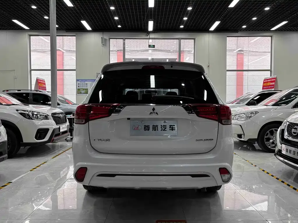 Mitsubishi Outlander — фото 6