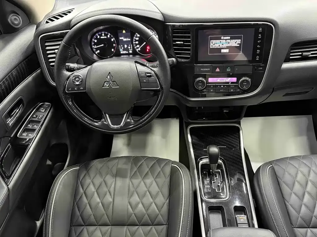 Mitsubishi Outlander — фото 4