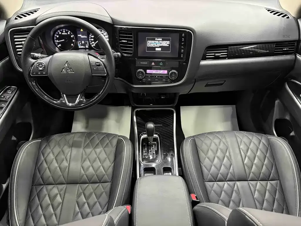 Mitsubishi Outlander — фото 7