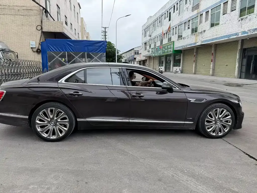 Bentley Flying Spur — фото 5
