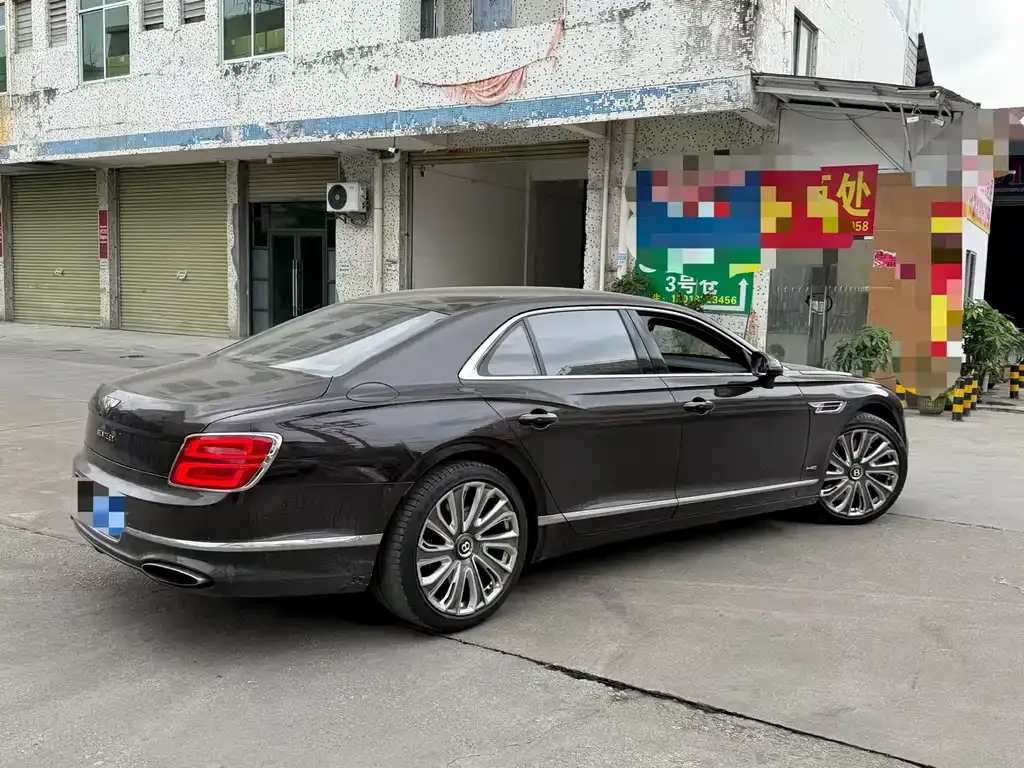 Bentley Flying Spur — фото 4