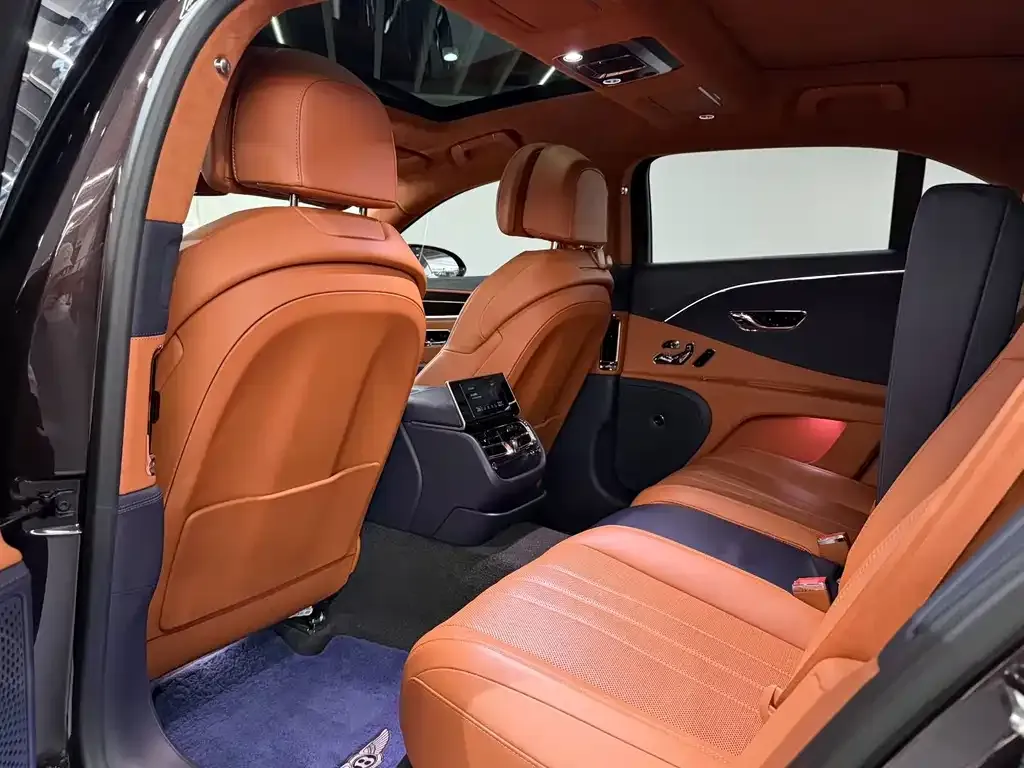 Bentley Flying Spur — фото 3