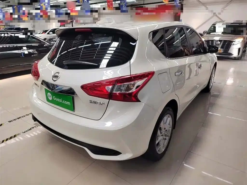 Nissan Tiida — фото 3