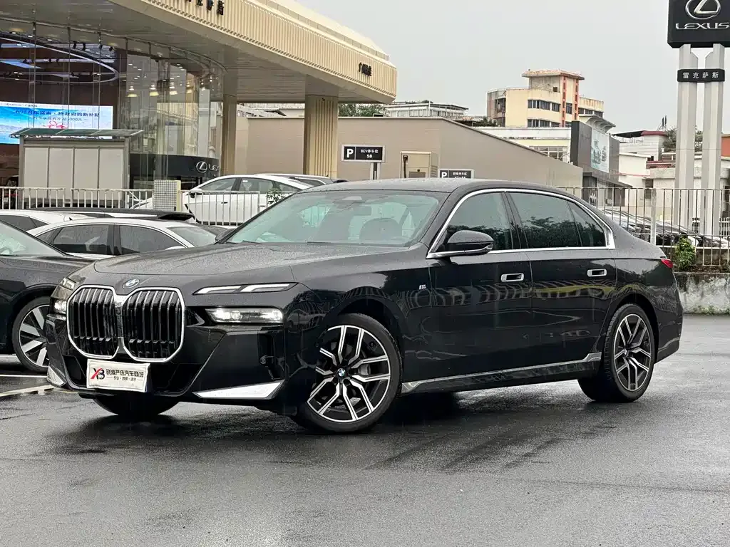 BMW 7 Series — фото 1