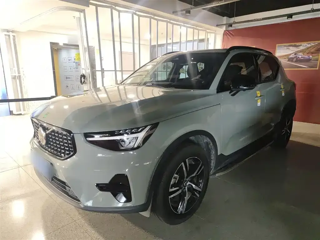 Volvo XC40 — фото 2