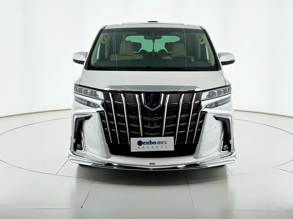 Toyota Alphard — фото 1