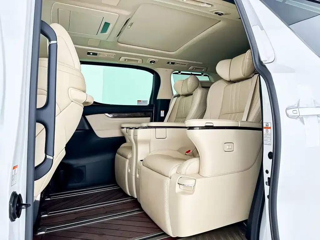 Toyota Alphard — фото 7