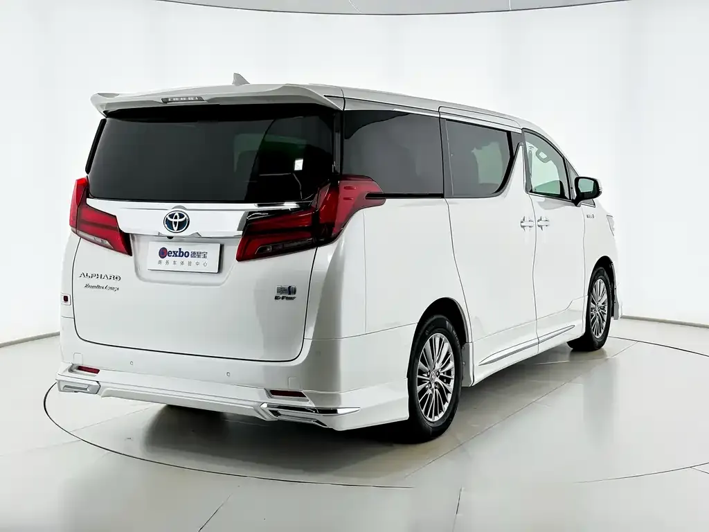Toyota Alphard — фото 3