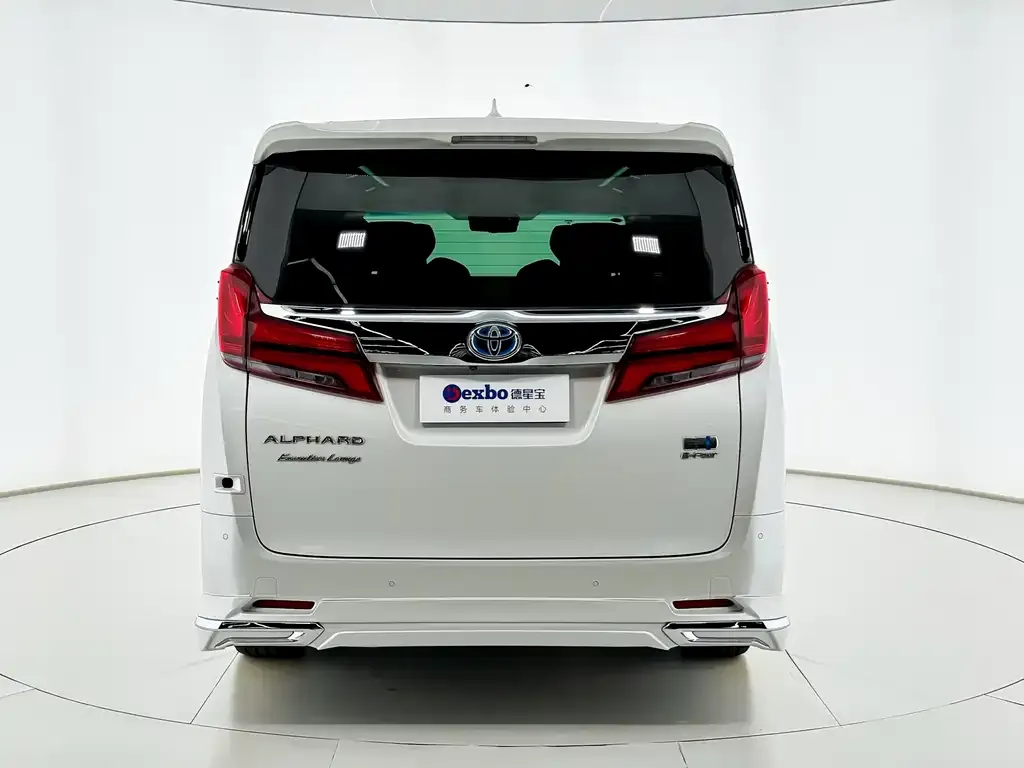 Toyota Alphard — фото 2