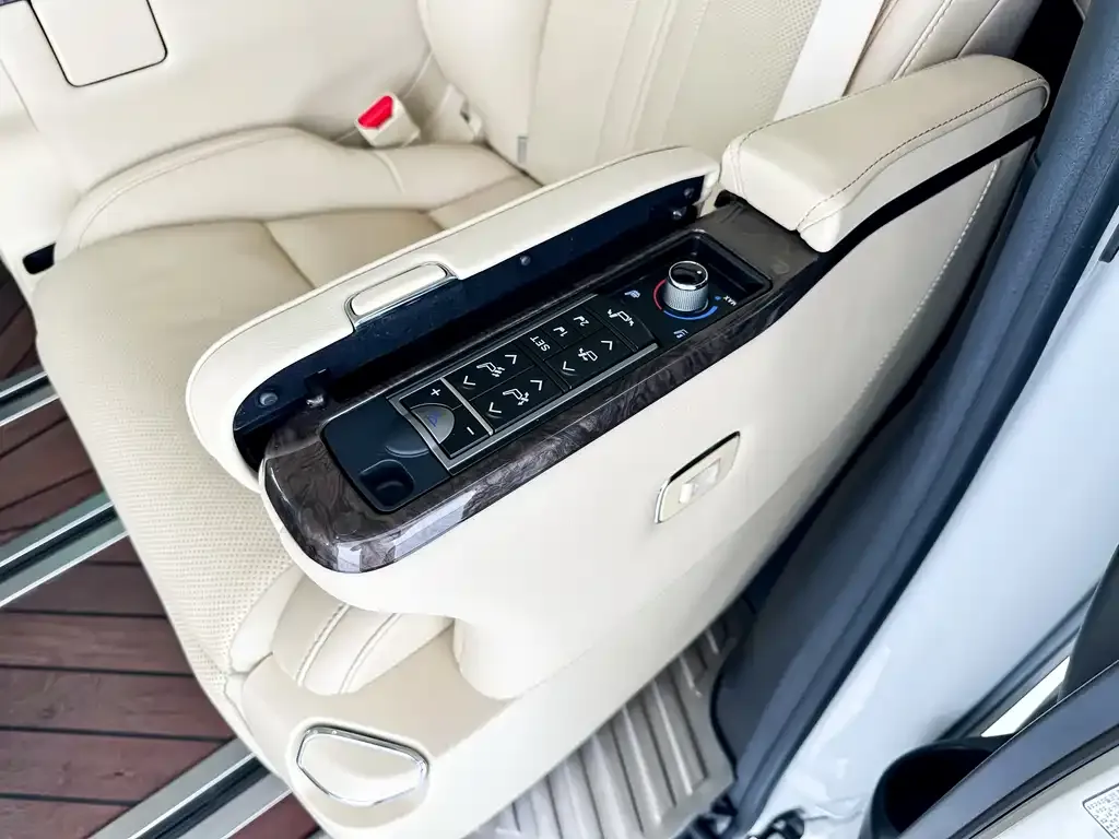 Toyota Alphard — фото 6