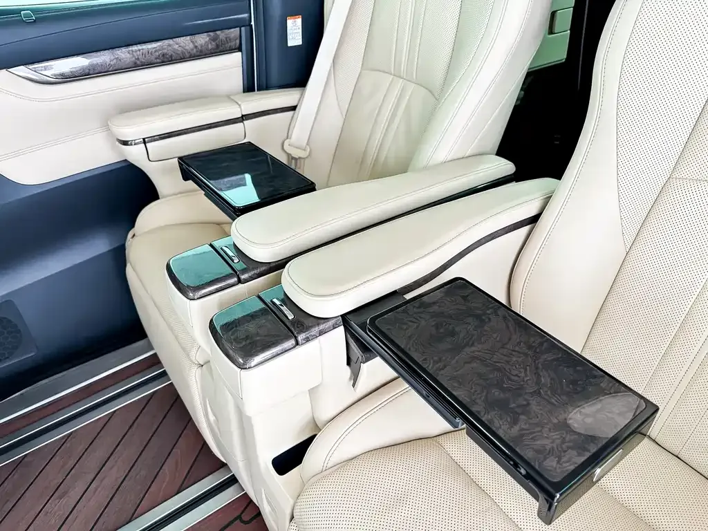 Toyota Alphard — фото 10