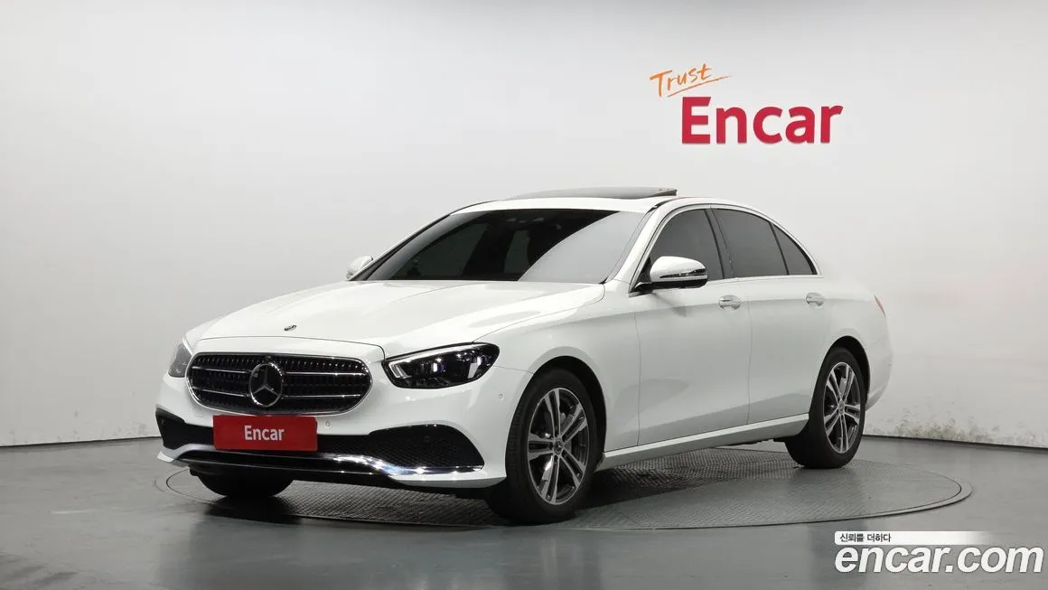 Mercedes-Benz E-Class — фото 1