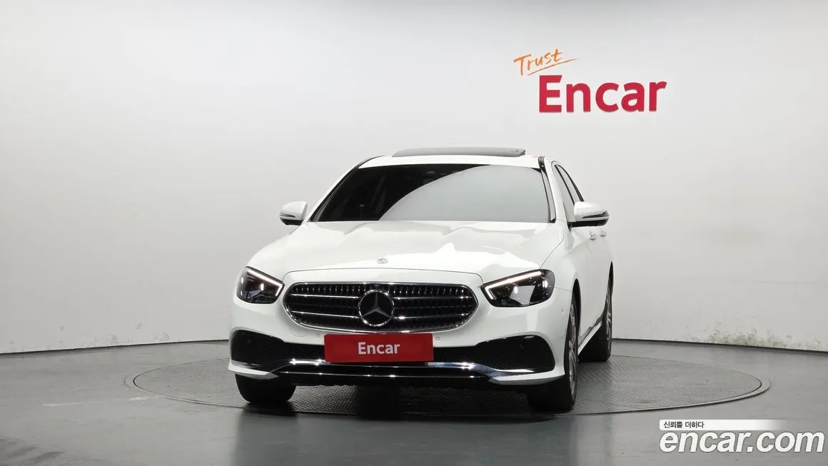 Mercedes-Benz E-Class — фото 2