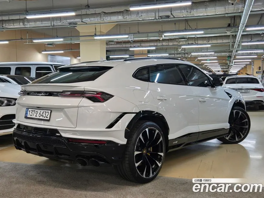 Lamborghini Urus — фото 10