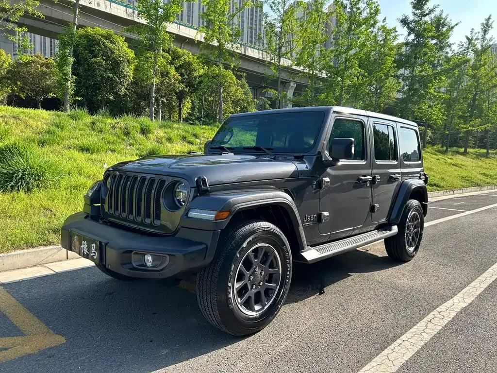 Jeep Wrangler — фото 1