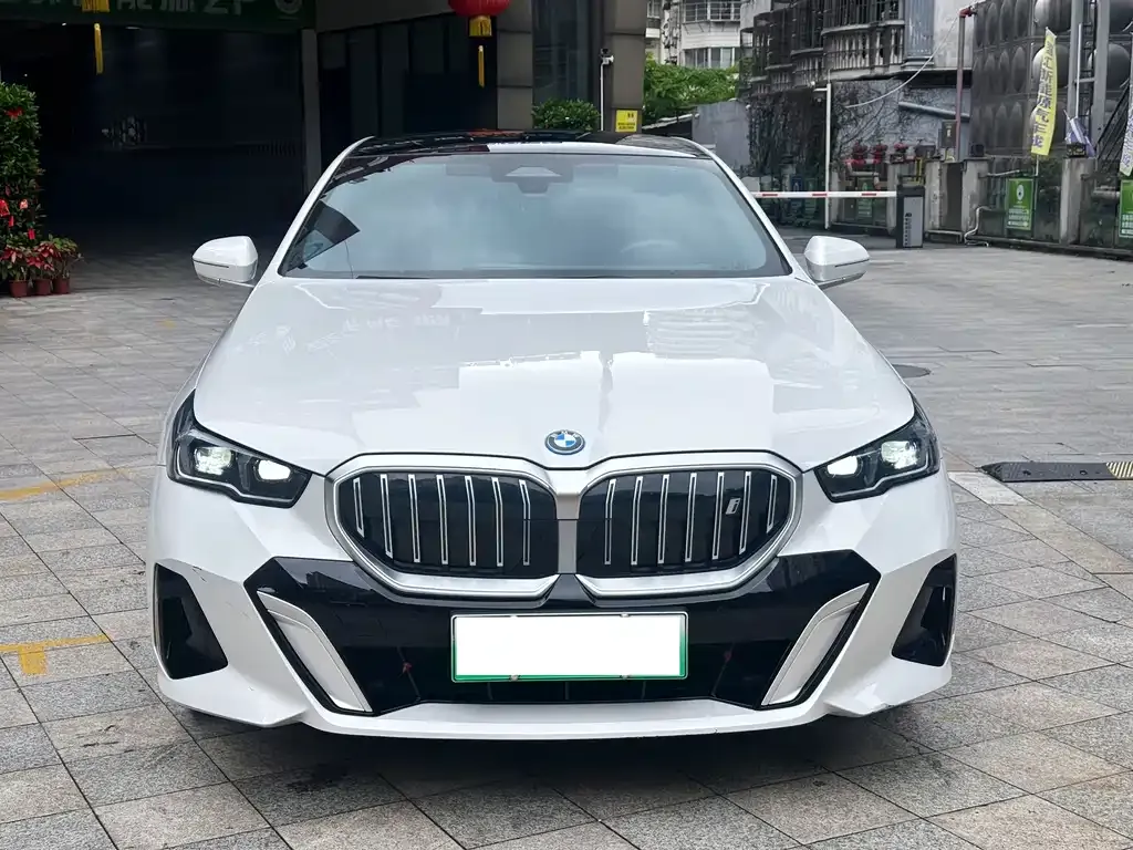 BMW i5 — фото 6