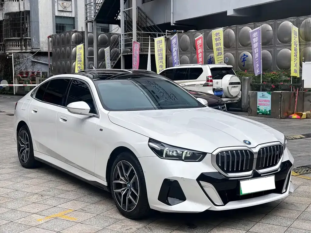 BMW i5 — фото 7