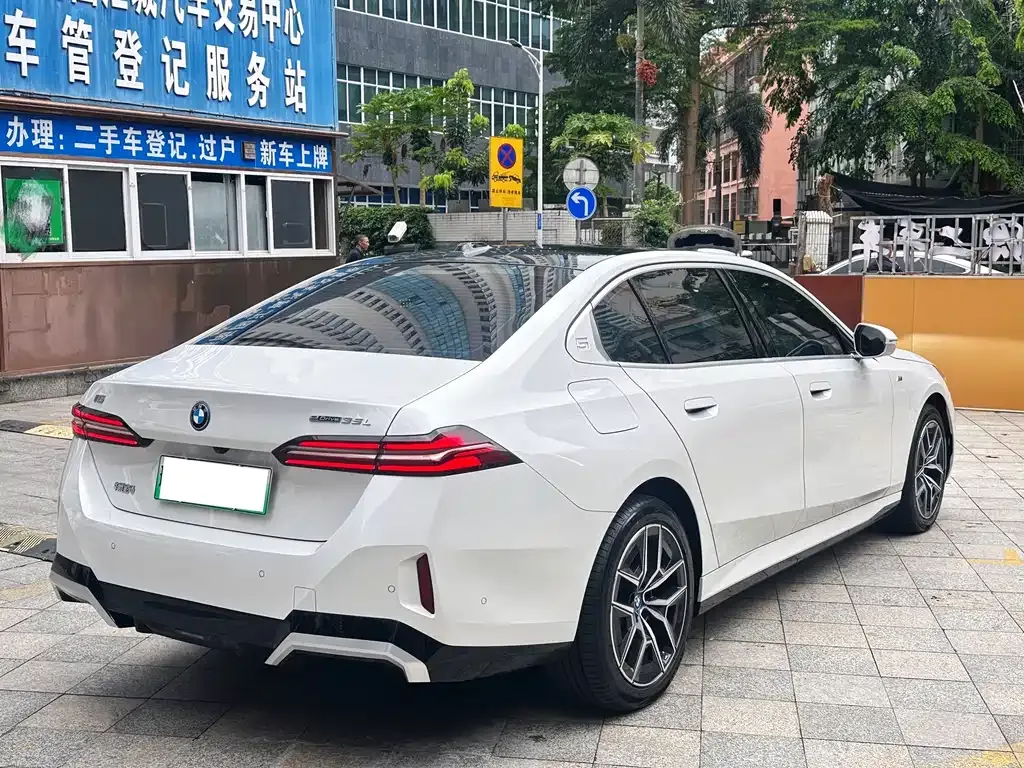 BMW i5 — фото 10
