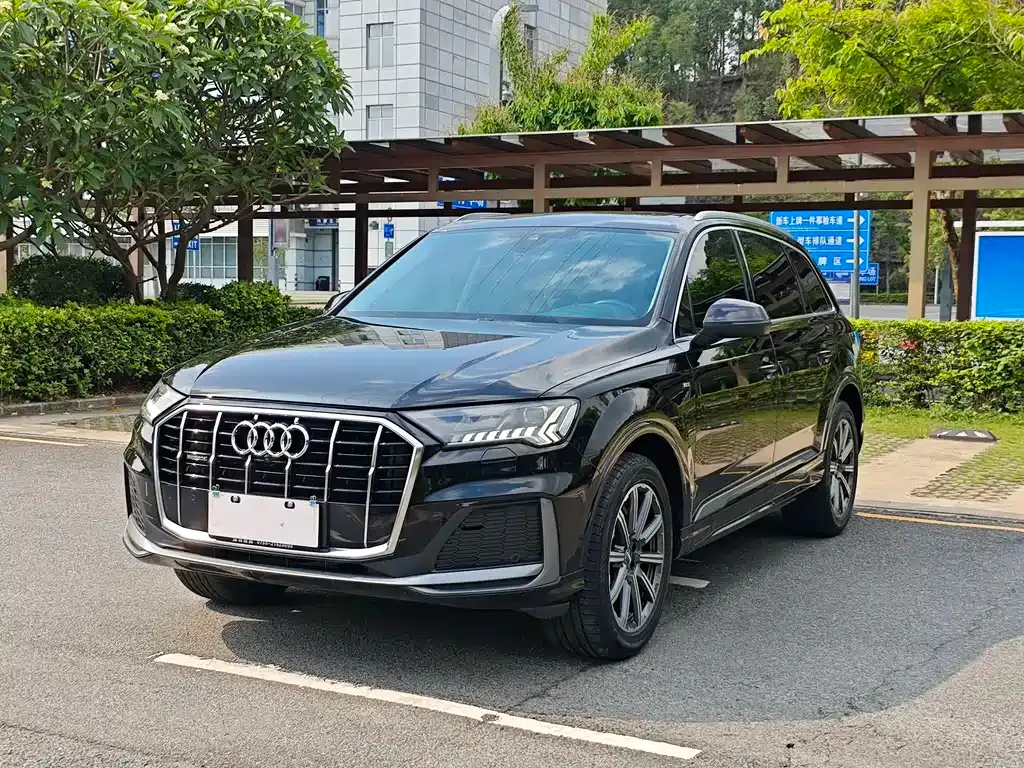 Audi Q7 — фото 1