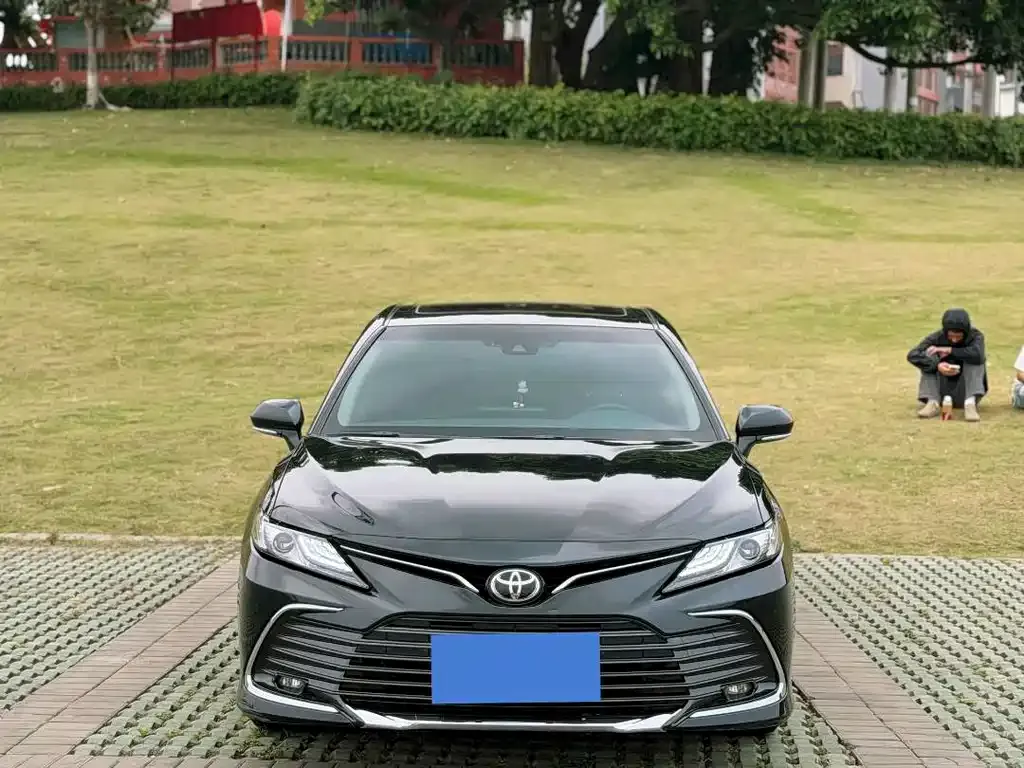 Toyota Camry — фото 8