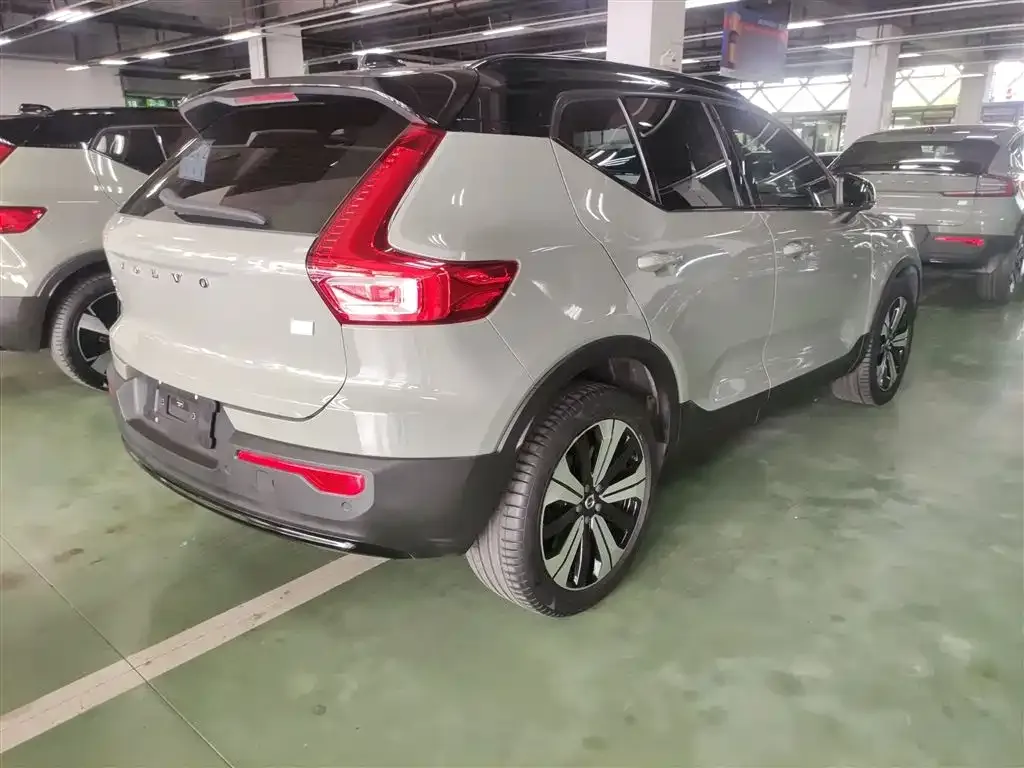 Volvo XC40 NEV — фото 10
