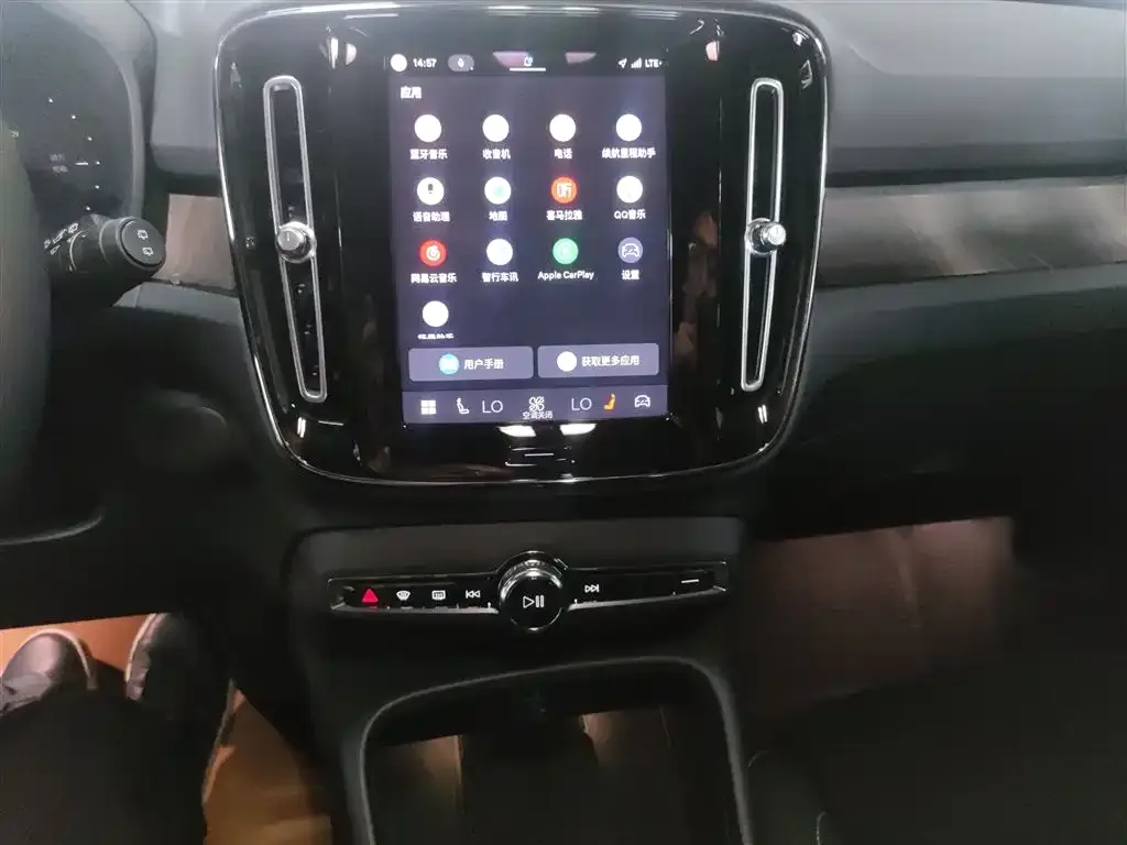 Volvo XC40 NEV — фото 3
