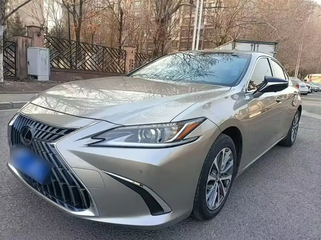 Lexus ES — фото 1
