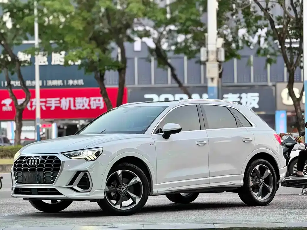 Audi Q3 — фото 1