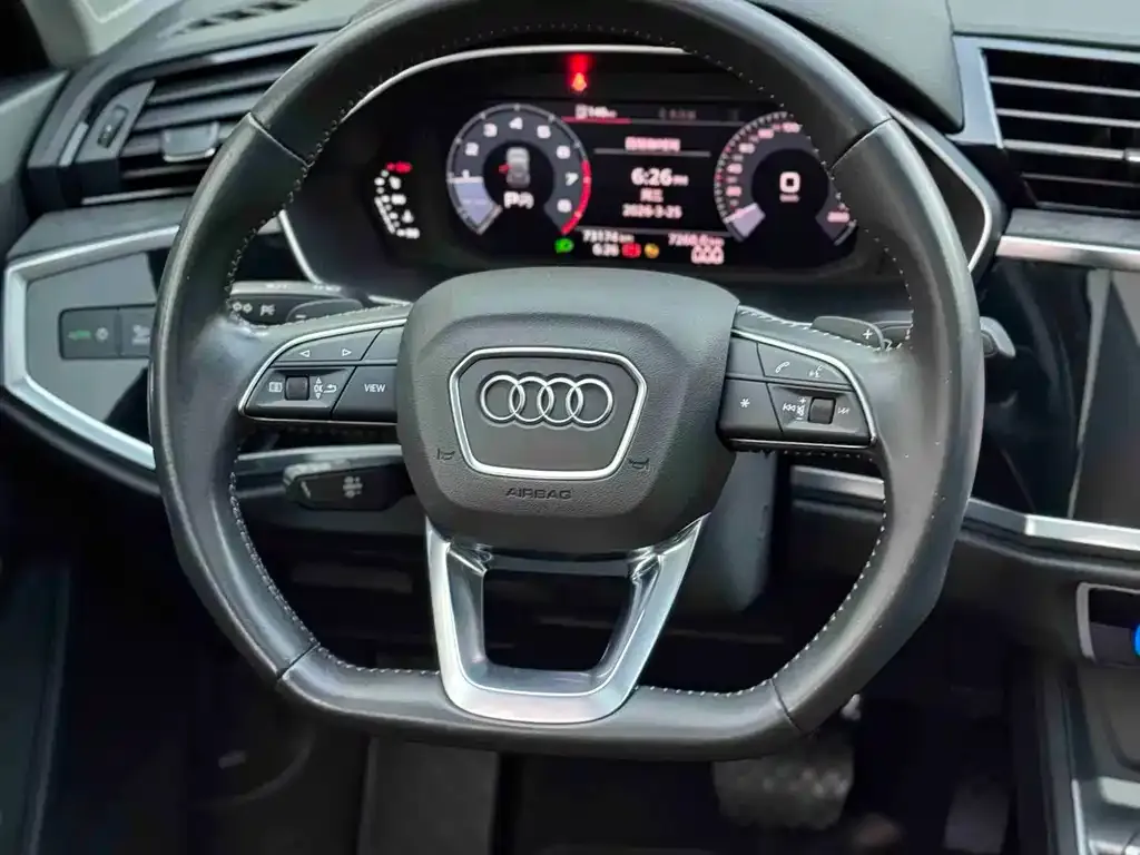 Audi Q3 — фото 4