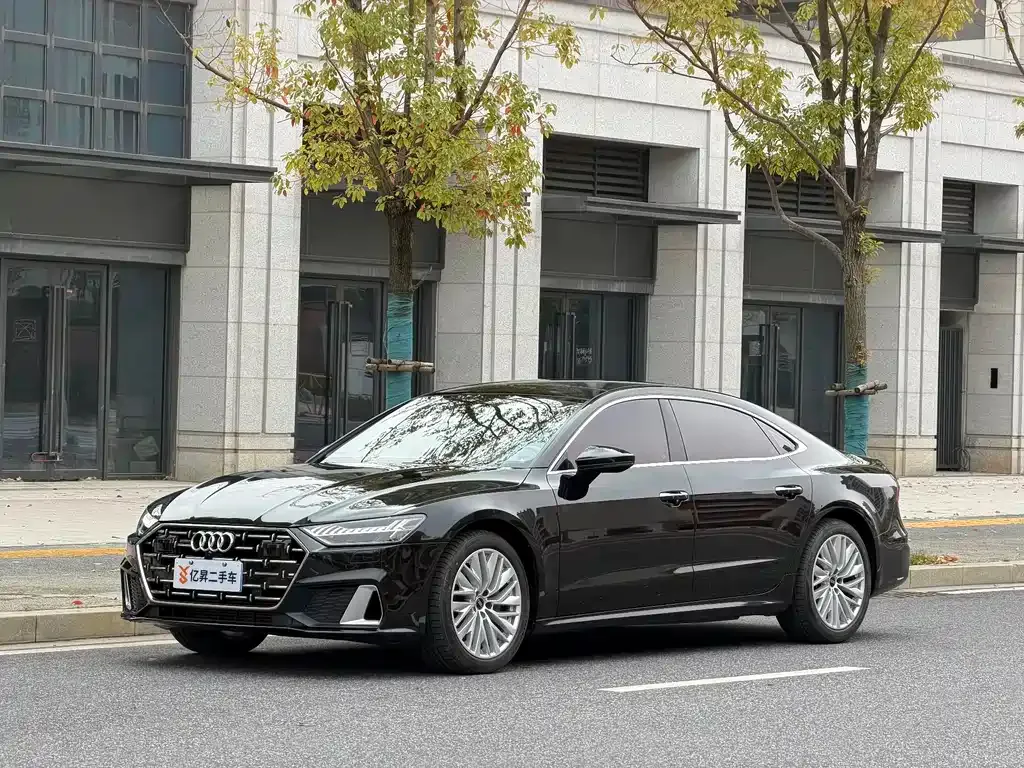 Audi A7L — фото 1