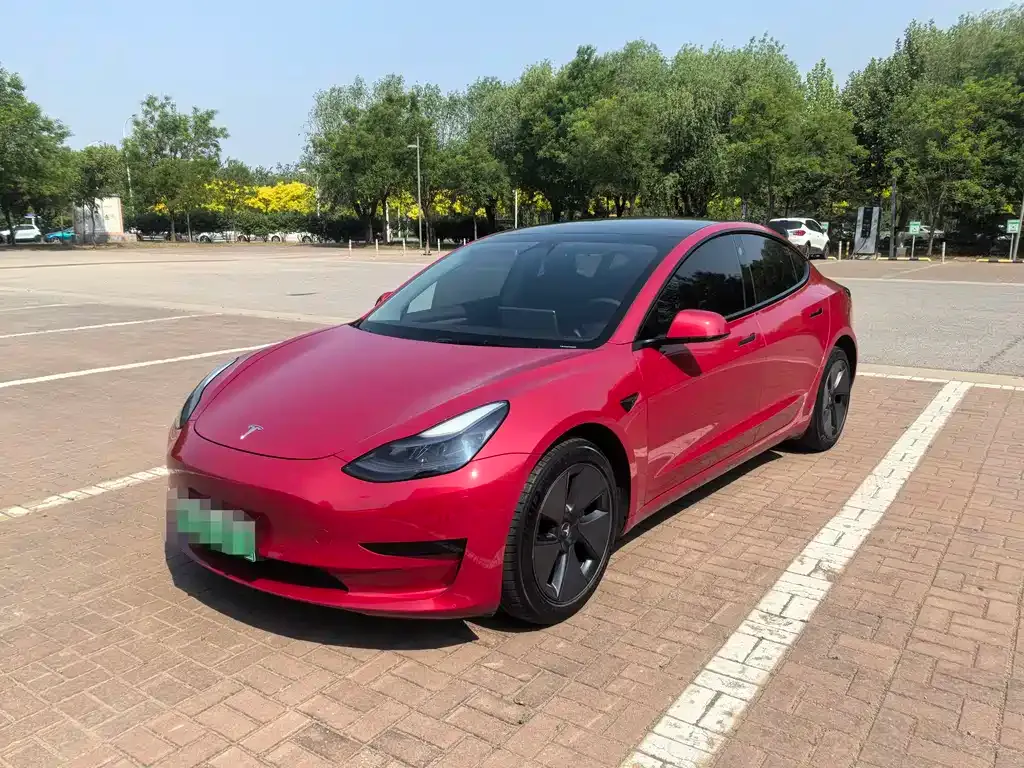 Tesla Model 3 — фото 1