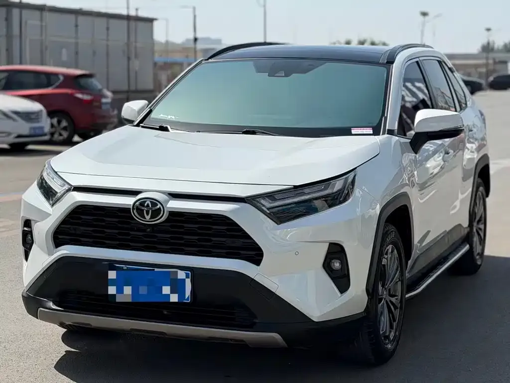 Toyota RAV4 — фото 1